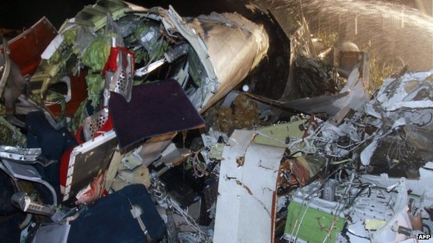 TransAsia Flight GE222: Taiwan Airways plane crash kills at least 40